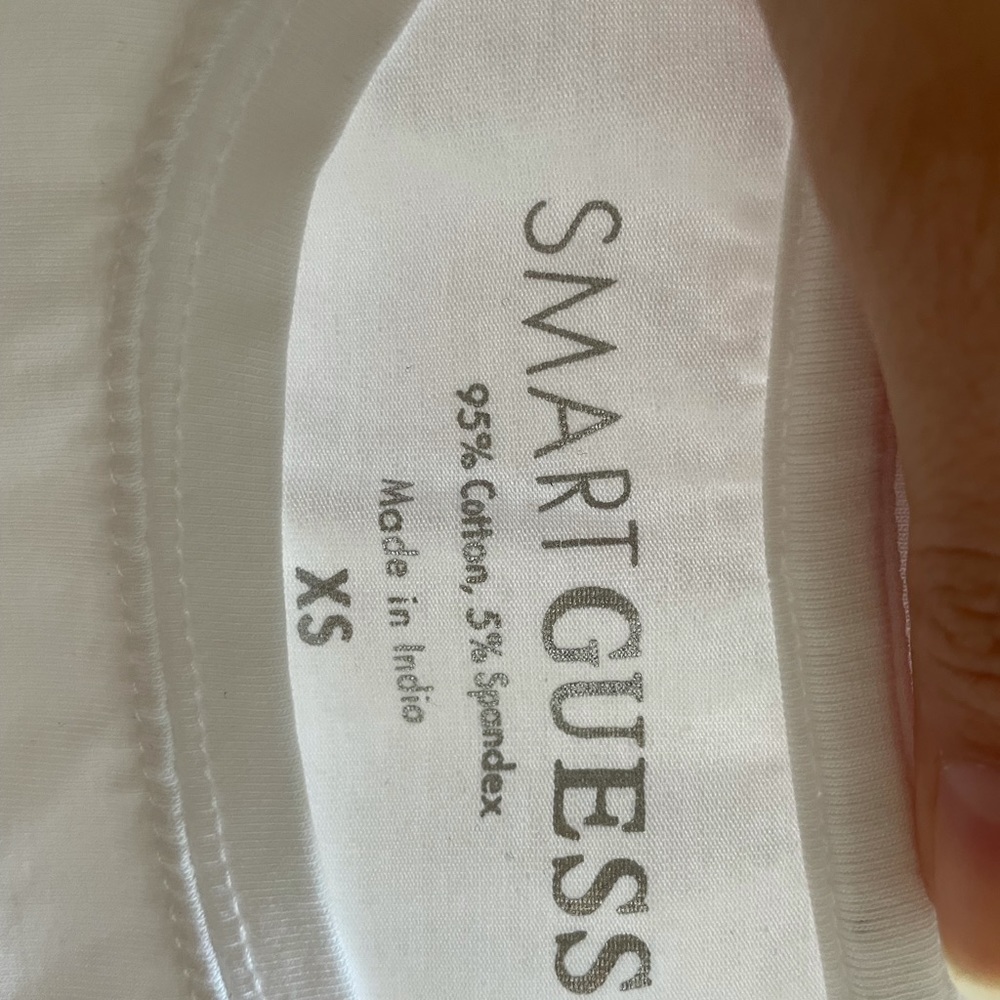 NEW: Guess White T-Shirt - Picture 2 of 3